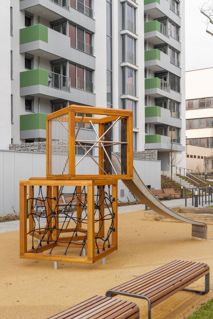 Zelené Záluhy, Bratislava-Dúbravka