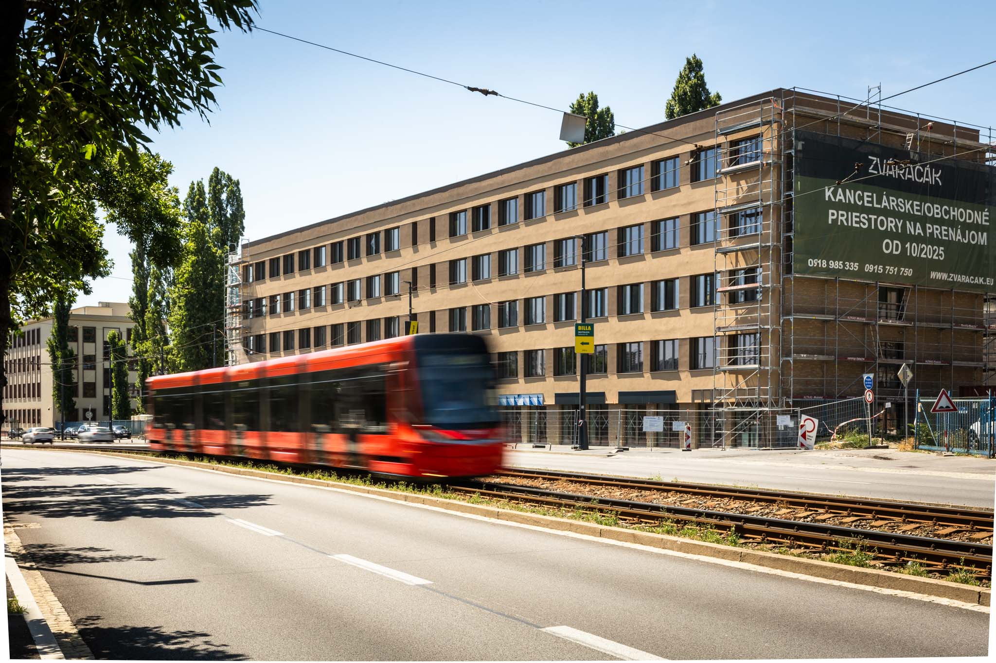 Stav rekonštrukcie budovy Zváračáku k 30. júnu 2025 - pohľad z Račianskej ulice