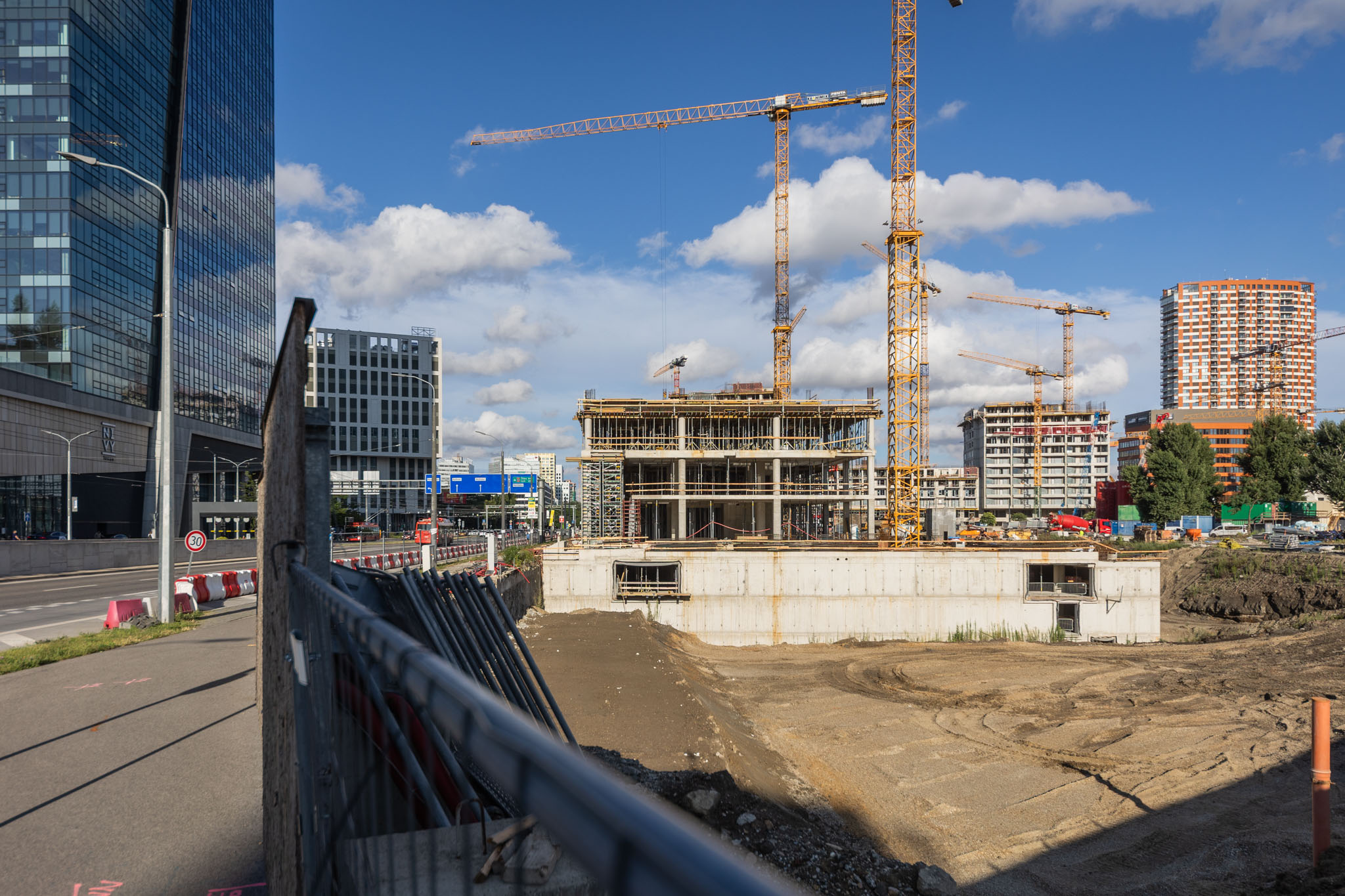Práce na prvej etape projektu Chalupkova Offices na ulici Mlynské nivy k 8. júlu 2025