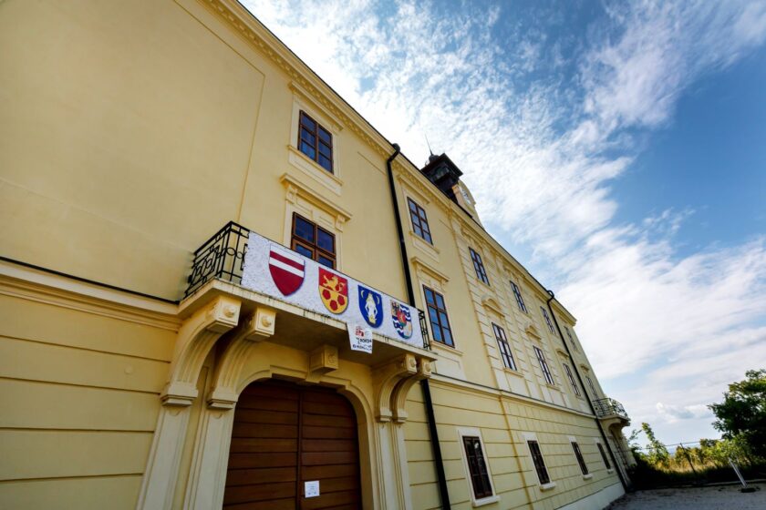 Priečelie zámku v Hlohovci