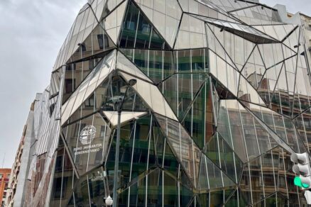 Budova ministerstva zdravotníctva od Coll Barreu Arquitectos výsledok