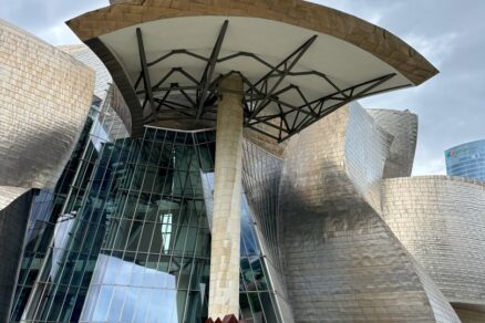 Guggenheim múzeum od Frenka Gehryho výsledok