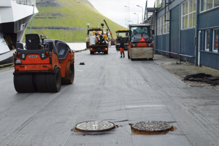 Obr. 5 Pokladanie výstuže GlasGrid® Rapid v prístave Klaksvík