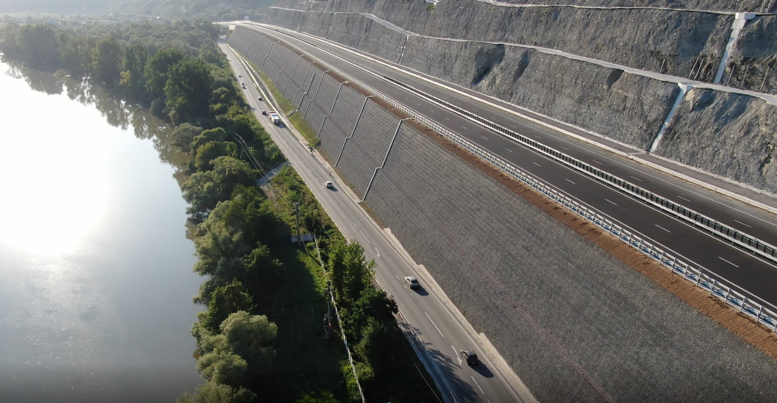 Obr. 9 Pohľad na zrealizovanú konštrukciu zo systému Mineral Terramesh s kamenným lícom
