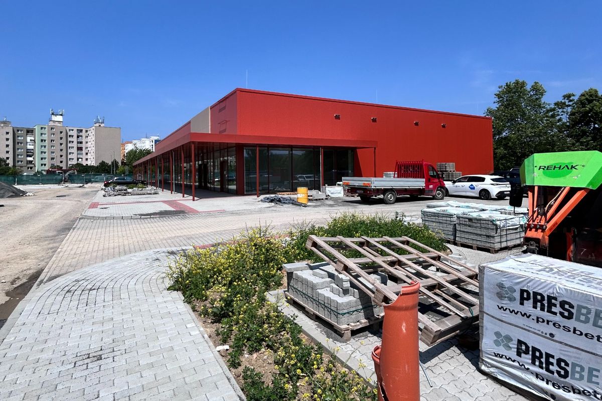 Výstavba retailovej zóny v projekte Pri Vrbine