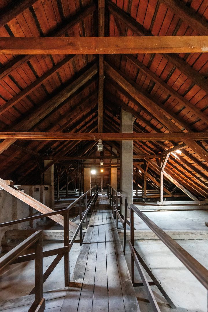 Požiar poškodil predovšetkým časť strechy v budove Slovenského banského archívu (Fritzovský dom) na Radničnom námestí, elektroinštalácie a protipožiarny múr. Opravy sa zrealizovali v roku 2023.