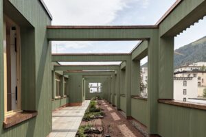 Ekologická architektúra v praxi. Namiesto demolácie starej školy sa vydali udržateľnejšou cestou