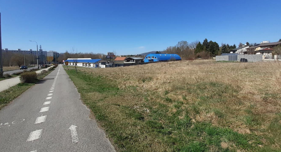 Súčasný stav pozemku, kde sa nachádzajú drobné prevádzky