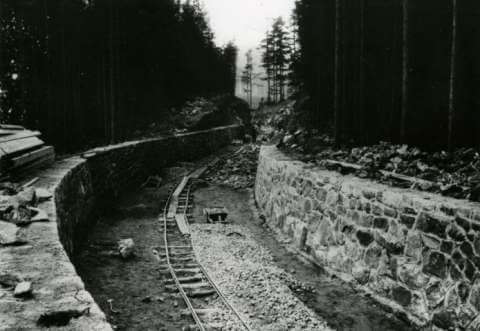Cyklotrasa nad Čertovými prúdmi na historickej fotografii 