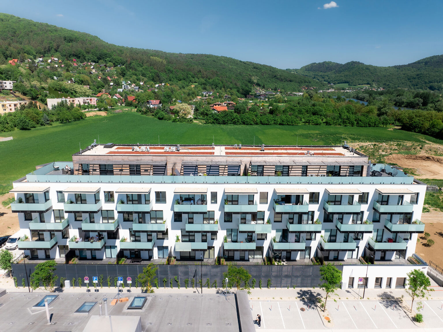 Najväčší rezidenčný projekt v meste na Považí priniesol zelené strechy aj dažďové záhrady