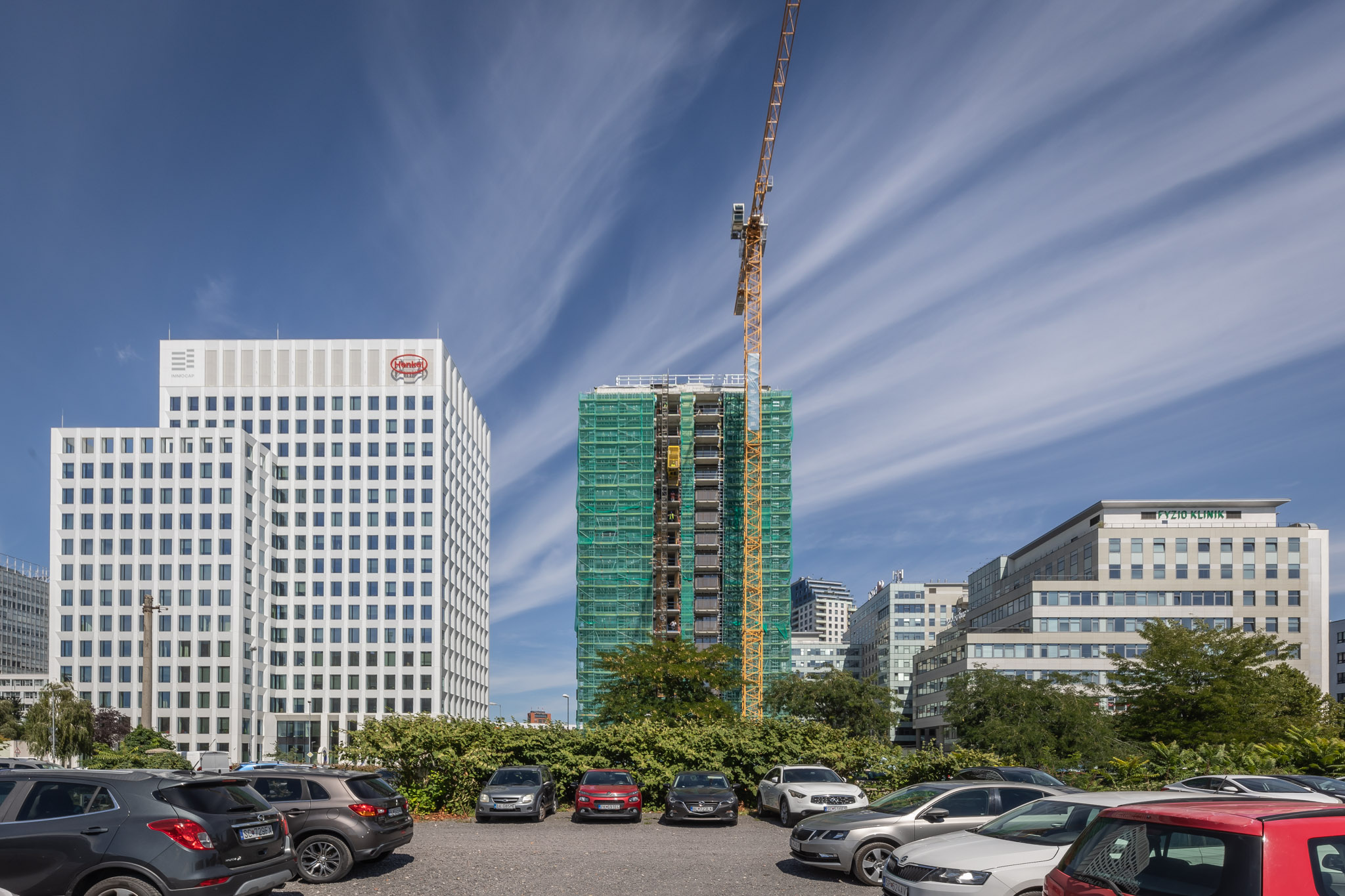 Plná výška projektu Millhaus - pohľad na The Mill (vľavo) aj kancelárske budovy projektu Bratislava Business Center (vpravo)
