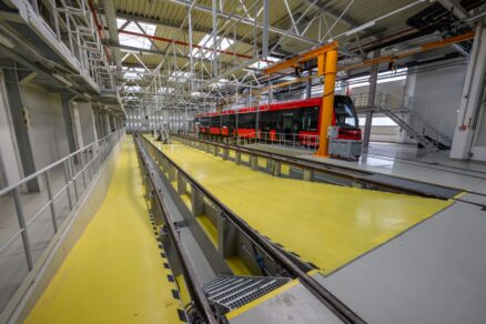 Hala na technickú prehliadku električiek v depe v Krasňanoch v Bratislave