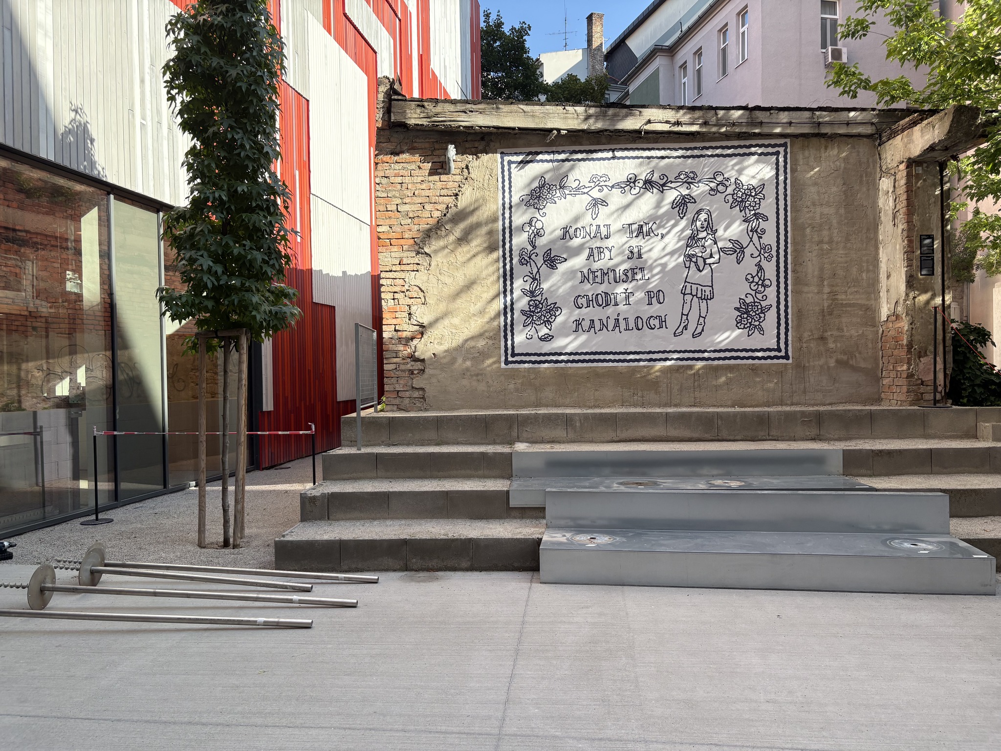 Sochy Jozefa Sušienku boli odinštalované Slovenskou národnou galériou vo štvrtok 14. augusta 2025
