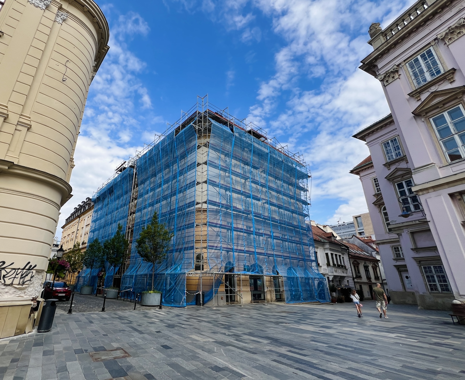Rekonštrukcia budovy na Klobučníckej 2 - pohľad z Primaciálneho námestia