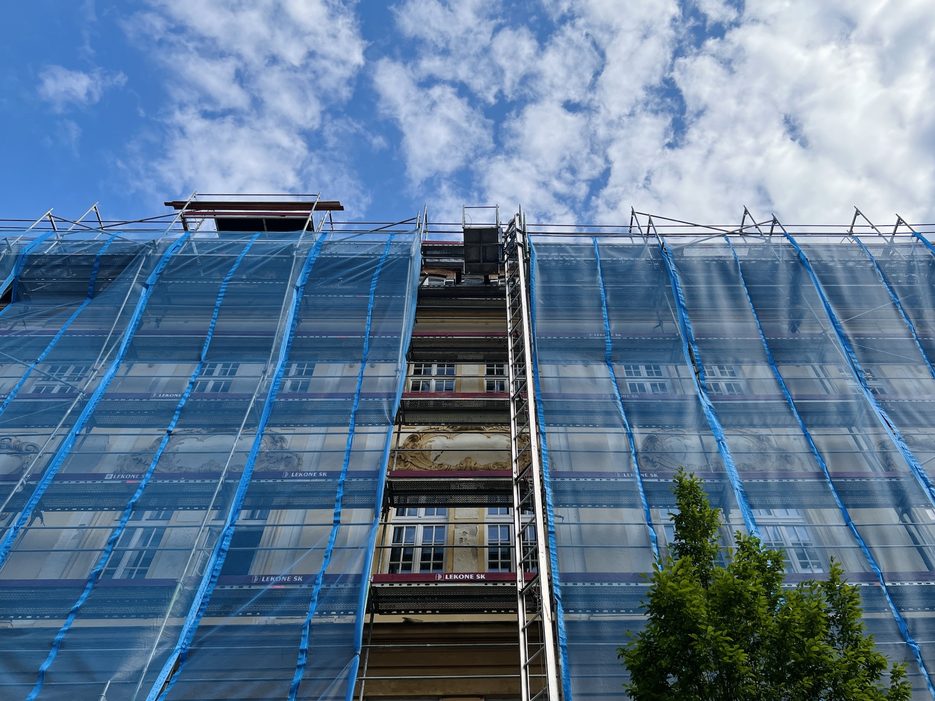 Rekonštrukcia budovy na Klobučníckej 2 - detail fasády