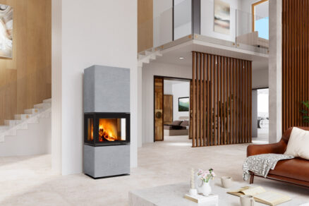 Moderný interiér s voľne stojacim dizajnovým krbom a obkladom THERMALINE