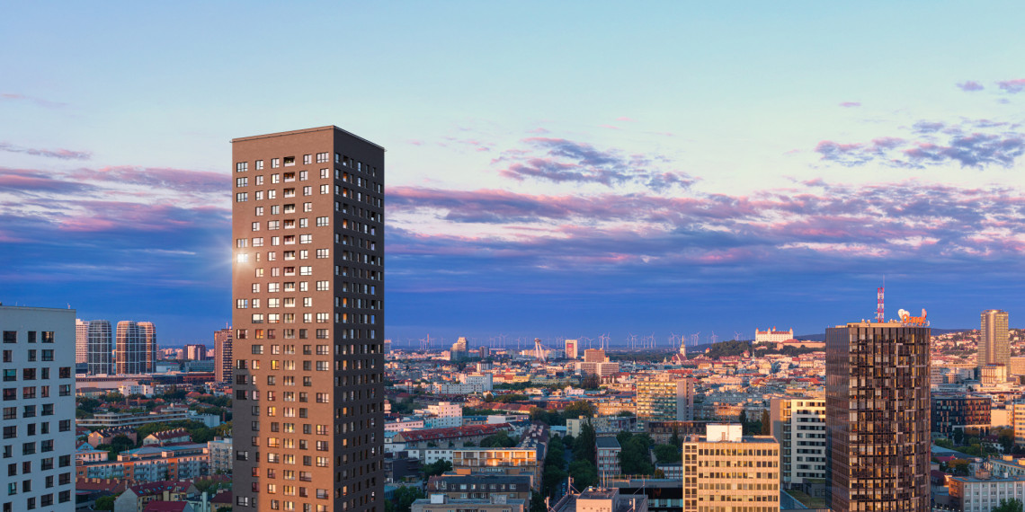 Výšková budova Danubius Two a panoráma Bratislavy