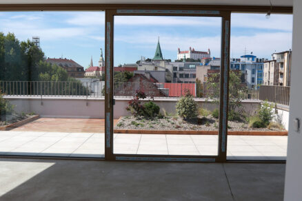 Výhľad z bytu v projekte Zelený dvor na Bratislavský hrad