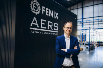 predseda správnej rady spoločnosti FENIX GROUP Cyril Svozil pri batériovom úložisku AERS