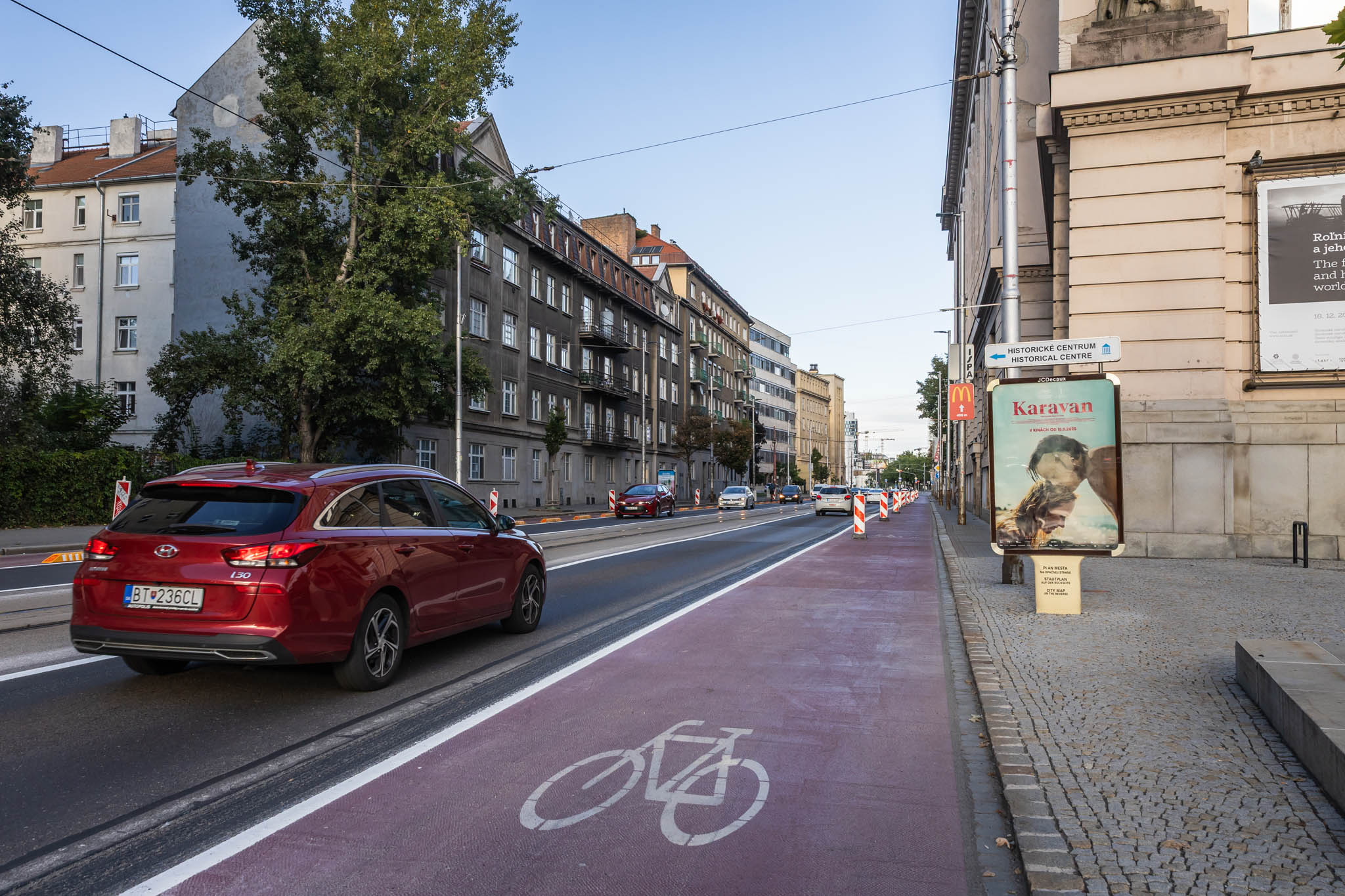 Hlavné mesto v nasledujúcich dňoch zrealizuje inštaláciu nových oddeľovačov aj na protiľahlej strane cyklotrasy na Vajanského nábreží