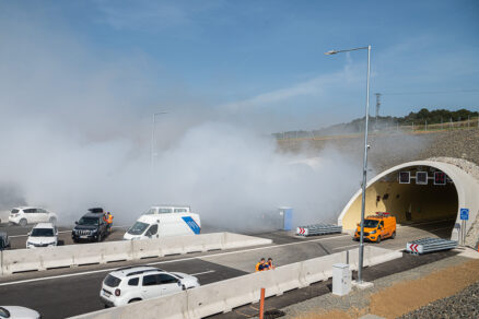 Simulácia zadymenia pred tunelom počas bezpečnostného testovania evakuácie
