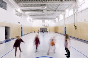 Od typizovanej škôlky k modernej škole. V srdci Petržalky prebehla rekonštrukcia, ktorá mení pohľad na školské priestory
