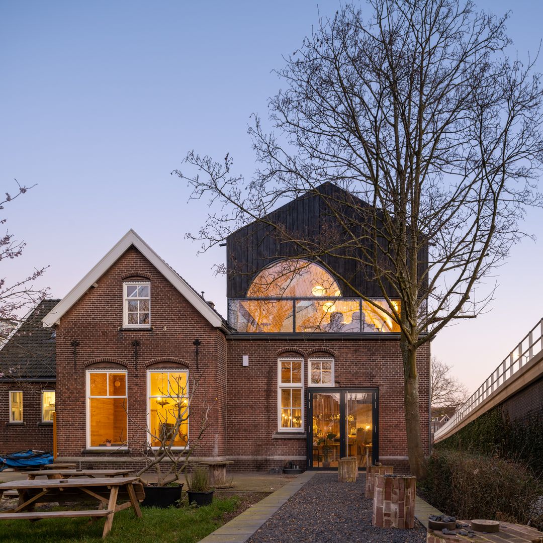 Coworking, sídlo architektonickej kancelárie a kaviareň Vakwerkuis