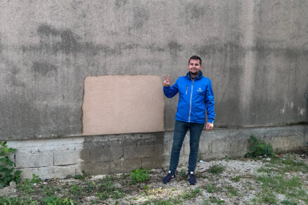 Ukážka účinnosti čistiaceho roztoku na fasáde
