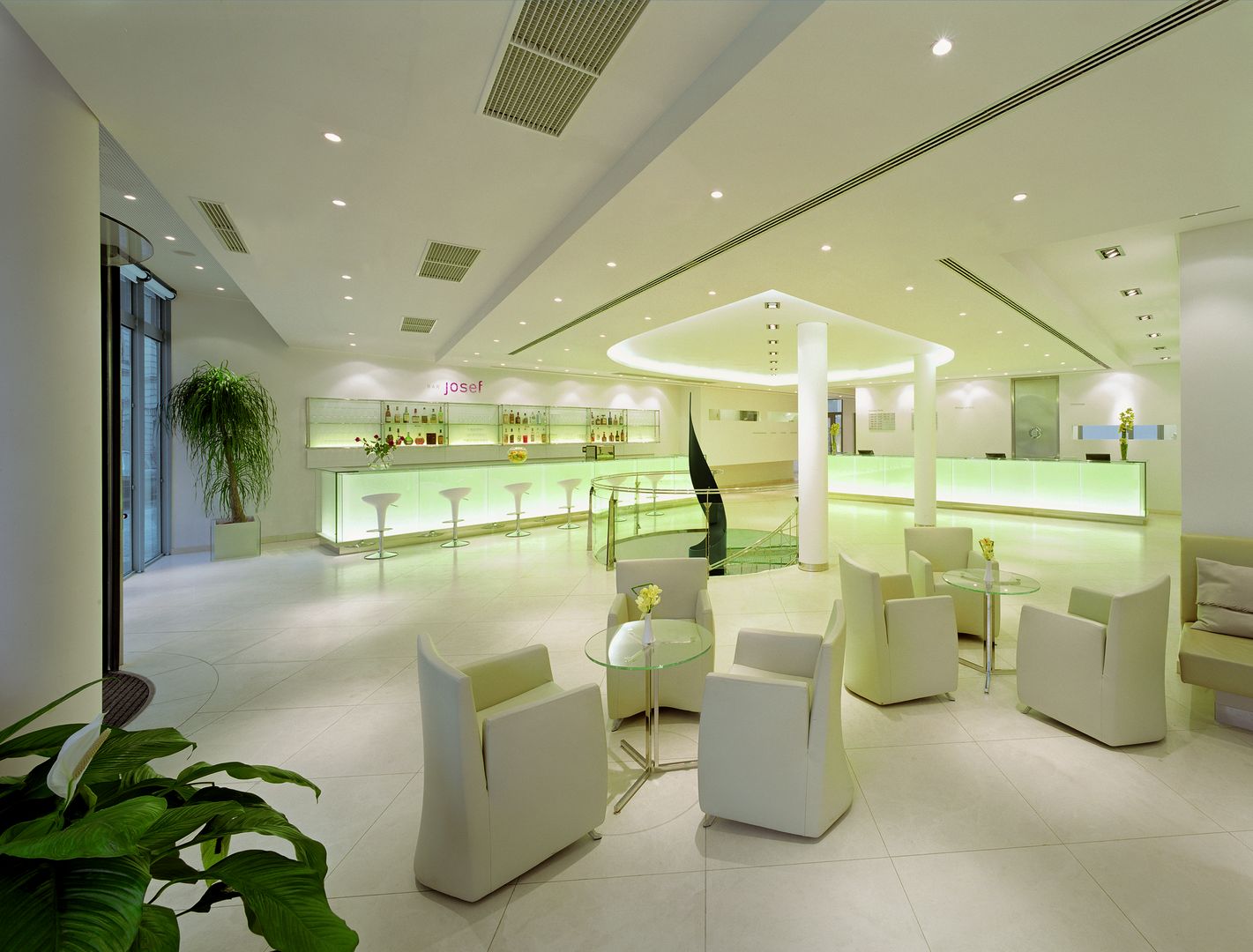Design hotel Josef v Prahe bol dokončený v roku 2002. Ikonické schodisko je neprehliadnuteľné.