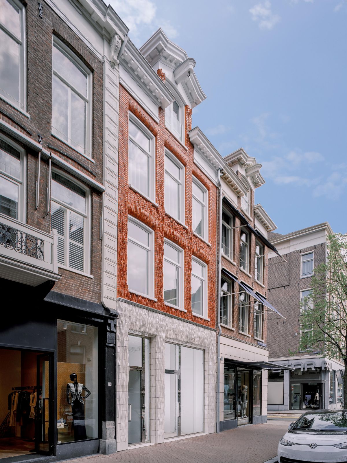 Ceramic House v historickej nákupnej ulici Hooftstraat v Amsterdame