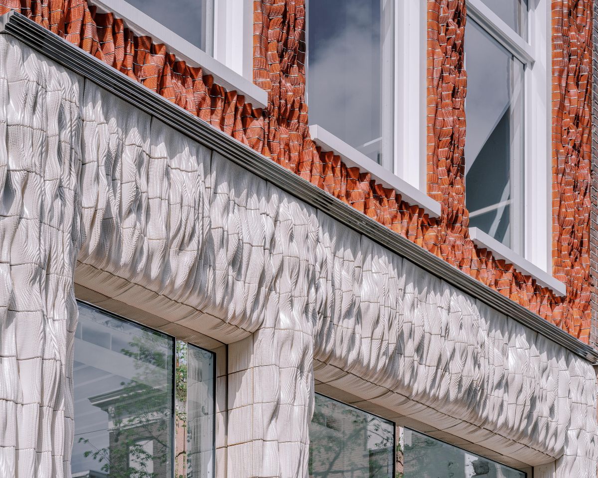Ceramic House v historickej nákupnej ulici Hooftstraat v Amsterdame
