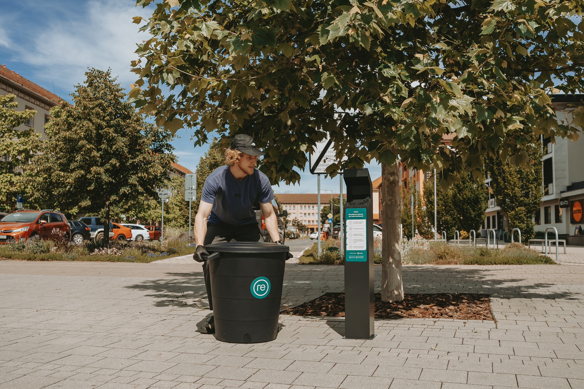 Na ceste v Malinove v okrese Senec vzniká prvý úsek na Slovensku, kde budú v asfalte použité vlákna z recyklovaných cigaretových filtrov a tabakových náplní. 