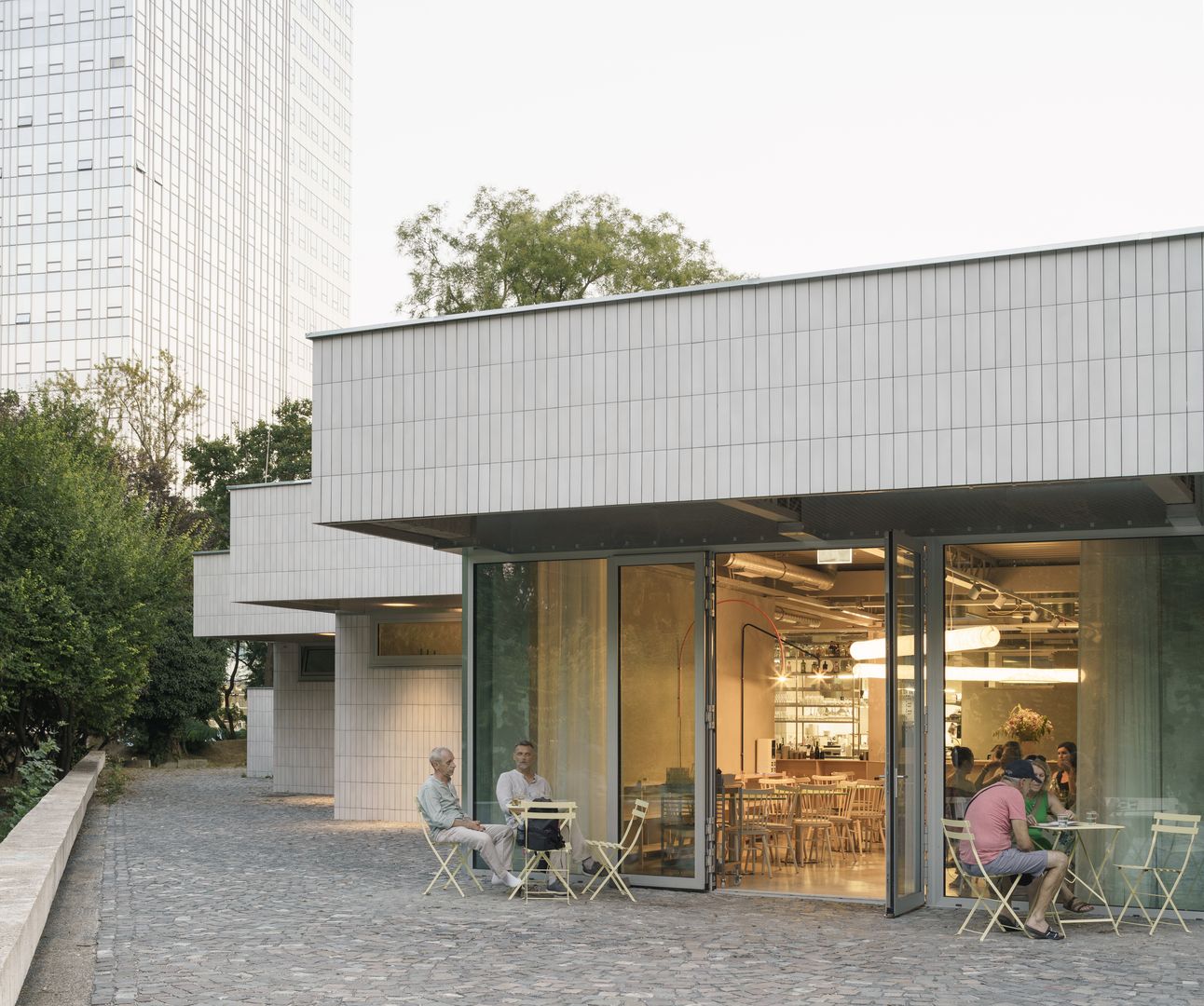Bistro Ferdinand v petržalskom Sade Janka Kráľa 