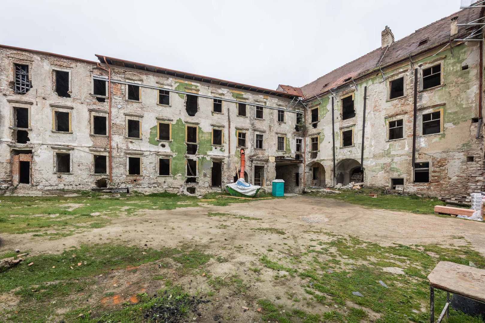 Esterházyho palác, Bratislava-Staré Mesto, pred rekonštrukciou