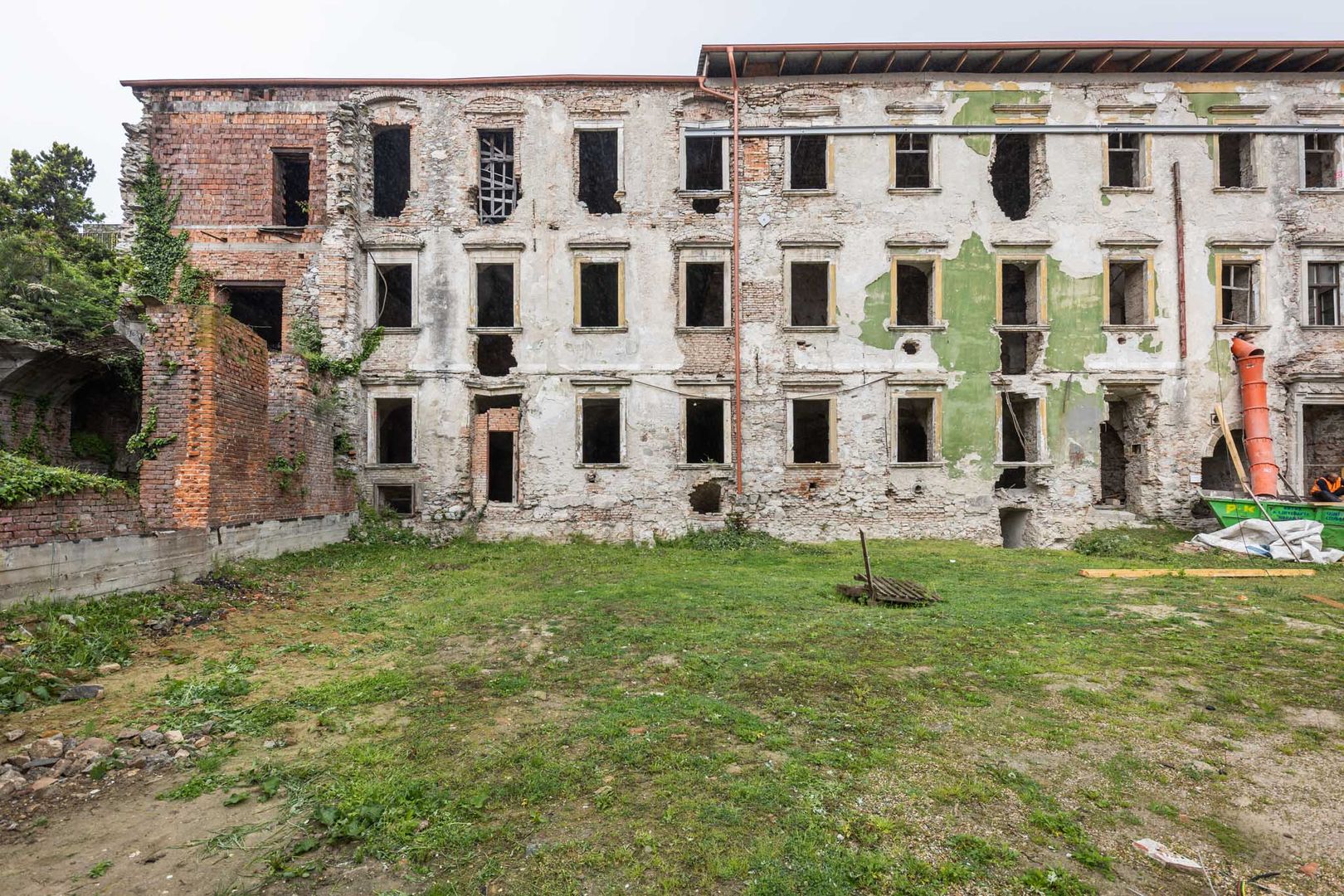 Esterházyho palác, Bratislava-Staré Mesto, pred rekonštrukciou