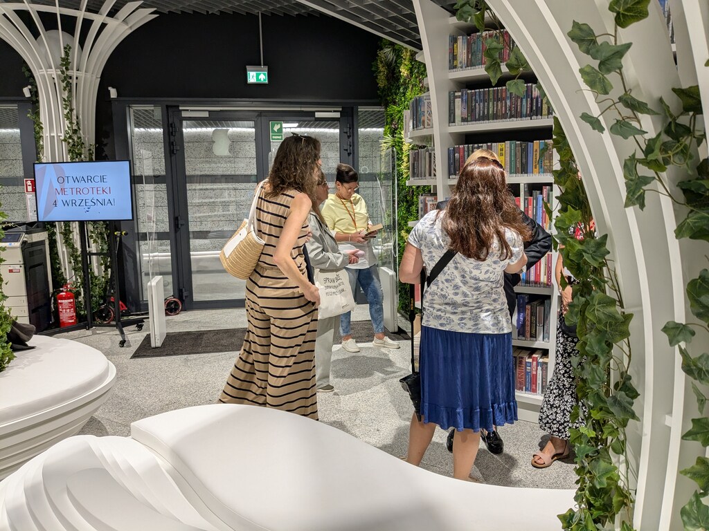 Vo Varšave otvorili Metrotéku, knižnicu v poľskom metre. 