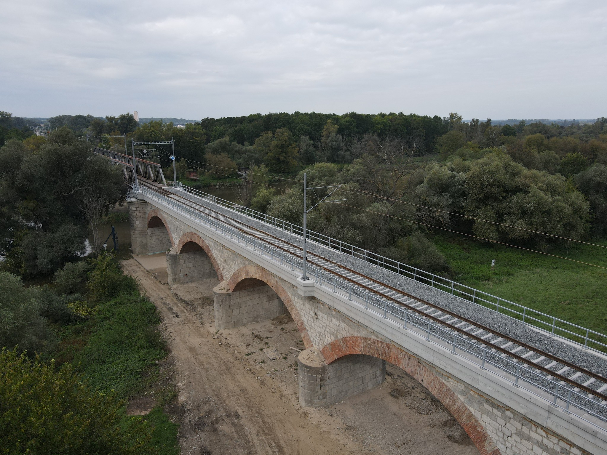 Skúšobná jazda na trati Devínska Nová Ves – Marchegg, po prvýkrát s elektrickým rušňom 