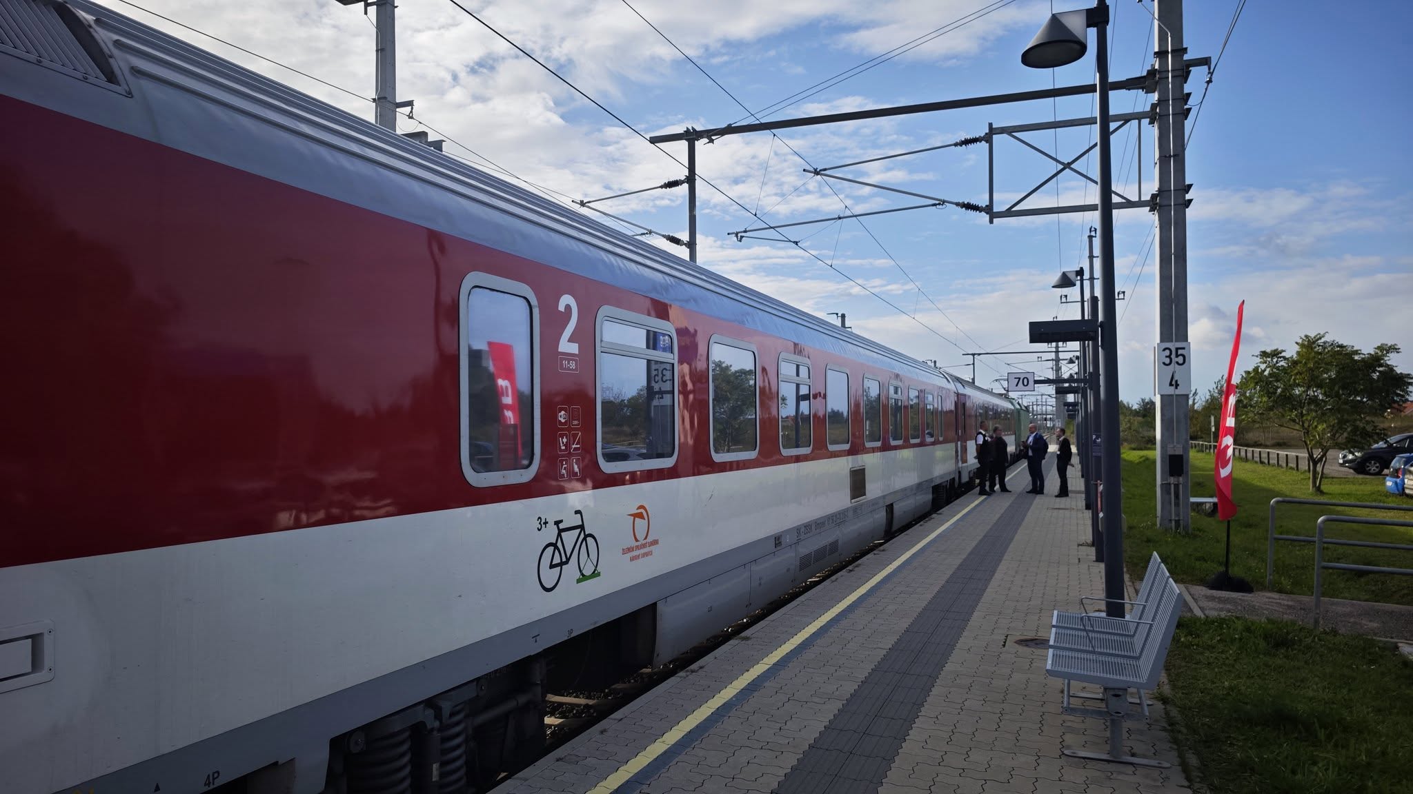 Skúšobná jazda na trati Devínska Nová Ves – Marchegg, po prvýkrát s elektrickým rušňom 