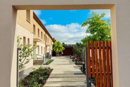 obecny-dvor-modranka