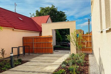 obecny-dvor-modranka