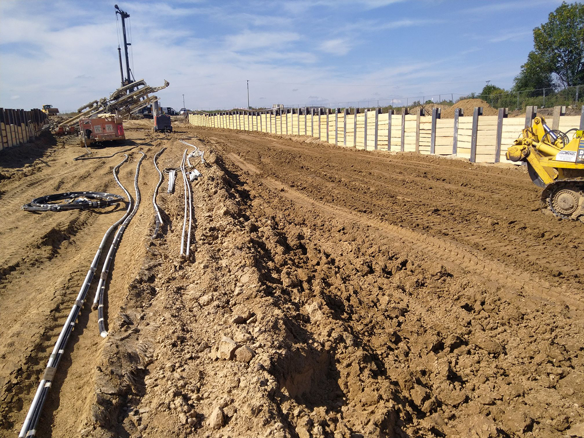 Záporové paženie v počiatočnej fáze výstavby