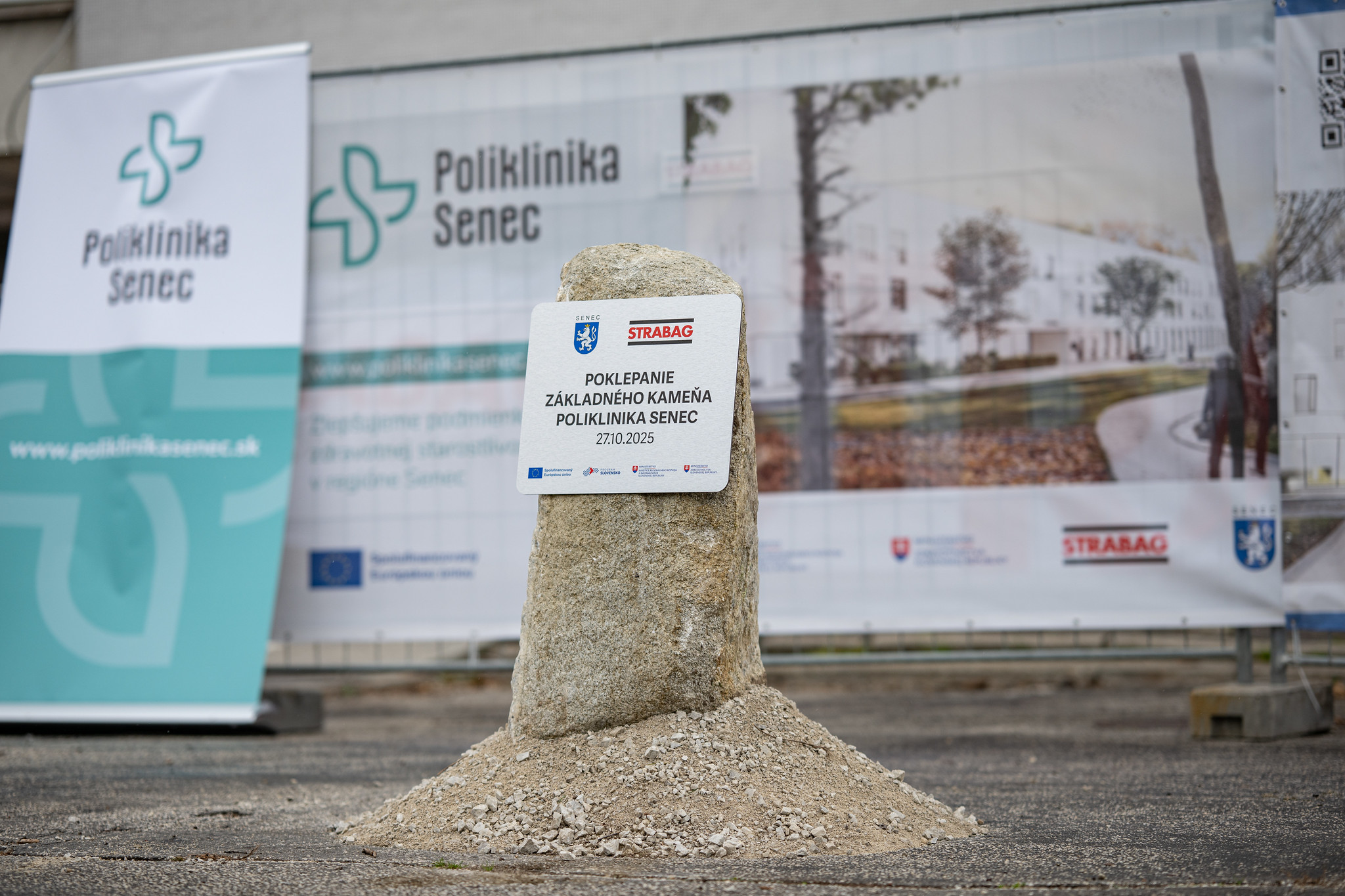 Poklepanie základného kameňa novej polikliniky na Námestí 1. mája v Senci