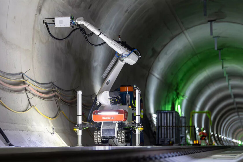 Robot BauBot automatizuje kotvenie v tuneli Koralm počas výstavby železničnej trate