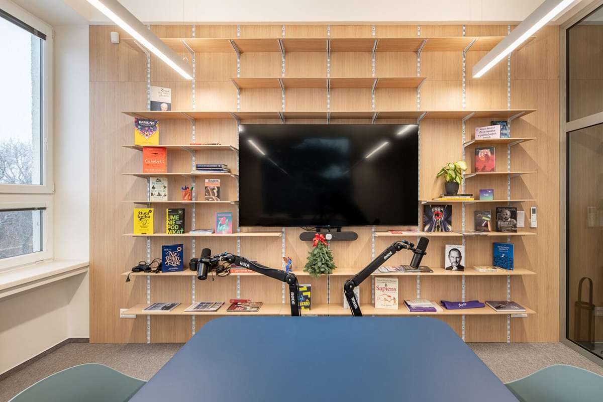 Interiér školy Skyro navrhlo architektonické štúdio Inflow.