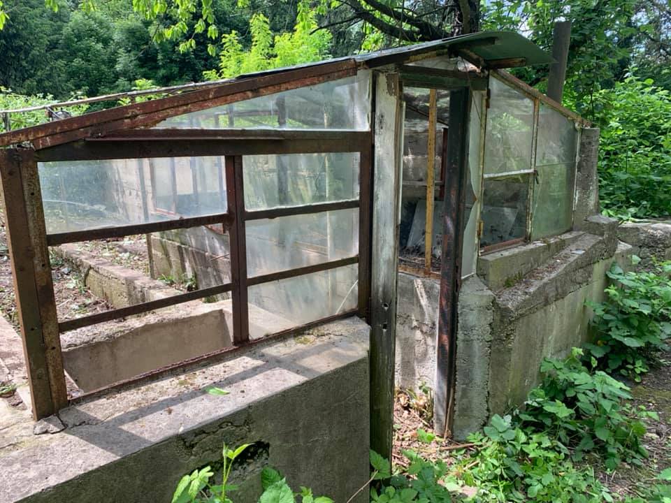 Pred obnovou boli skleníky v žalostnom stave.