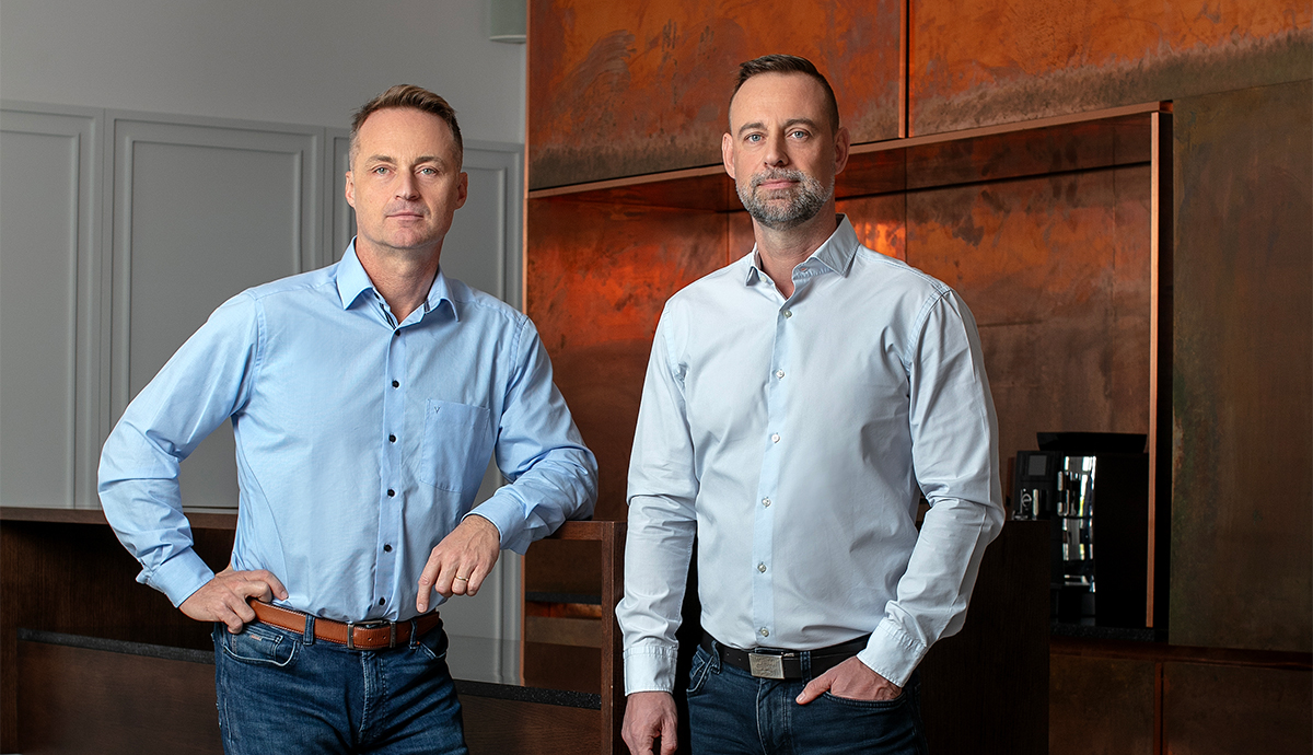 Konatelia VI GROUP, zľava Richard a Juraj Duškovci, sú vo firme od jej začiatku.