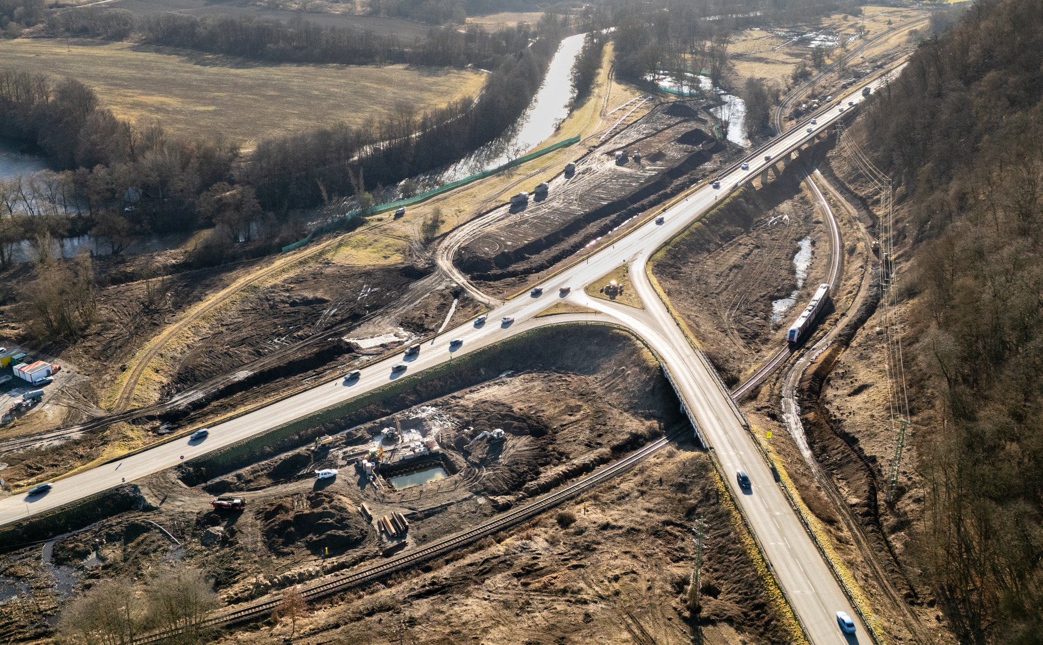 R1 Banská Bystrica – Slovenská Ľupča je viac než trojkilometrový úsek, ktorý pomôže riešiť komplikovanú dopravnú situáciu najmä pri vstupe do Banskej Bystrice v smere od Brezna. 