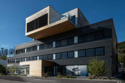 Moderné sídlo spoločnosti s prvkami udržateľnej architektúry