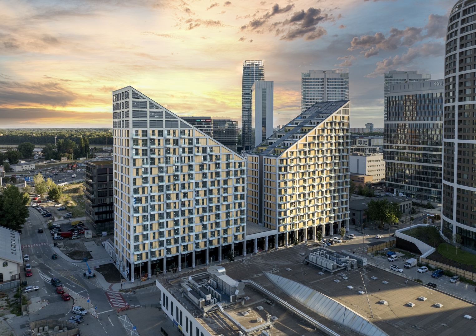 Aj napriek tomu vyčnieva svojou extravaganciou a nevšedným tvarom.