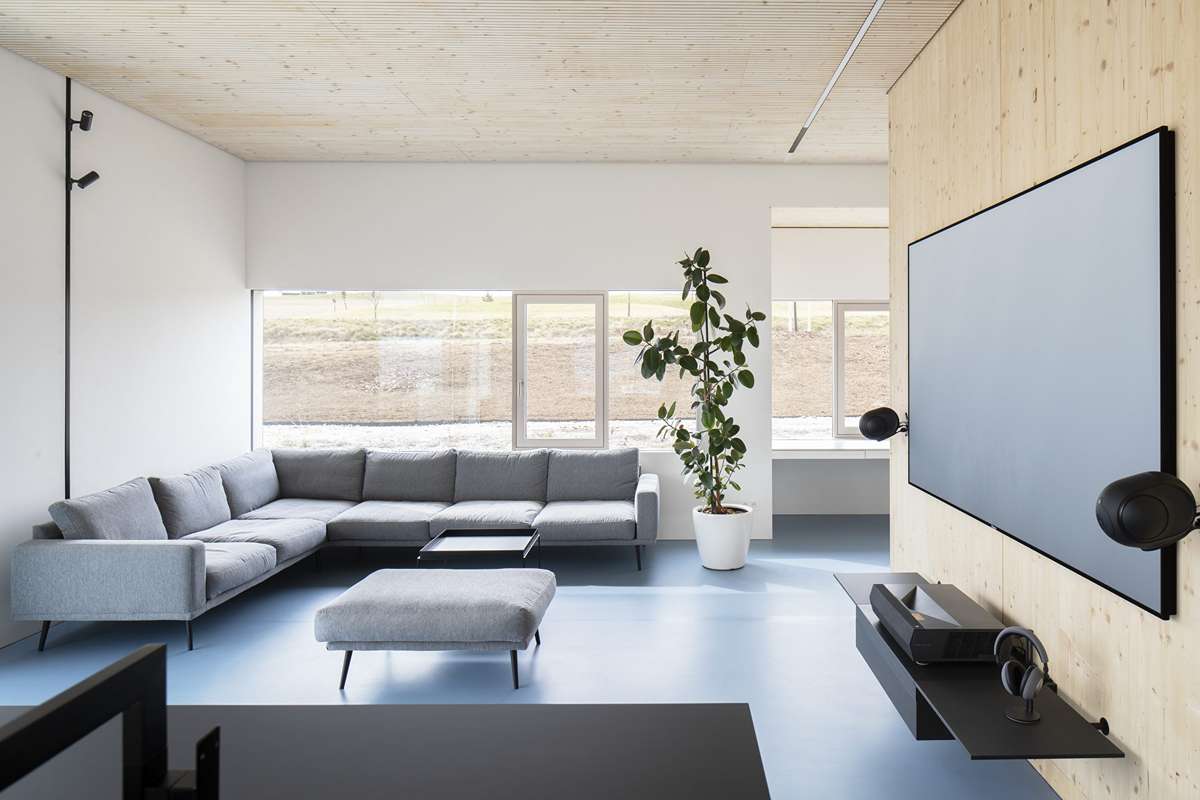 Denná časť je od ostatnej časti domu je výškovo odlíšená 